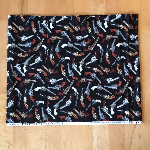 Revolver / Pistol / Gun Print Quilting Fabric - Picture 2 of 11
